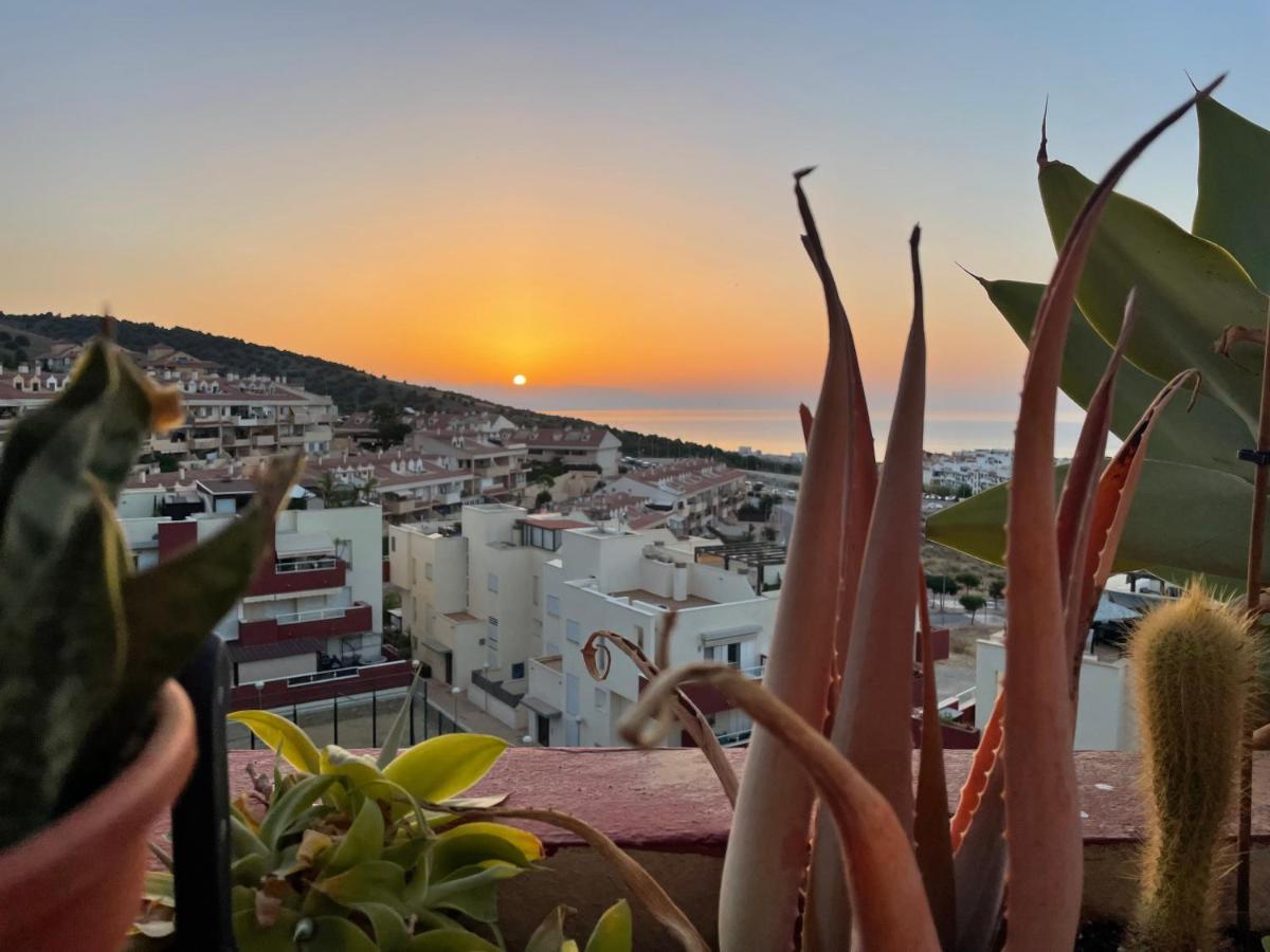 Apartment Cubo's Benalvistas Urban Love & 2 Free Parking