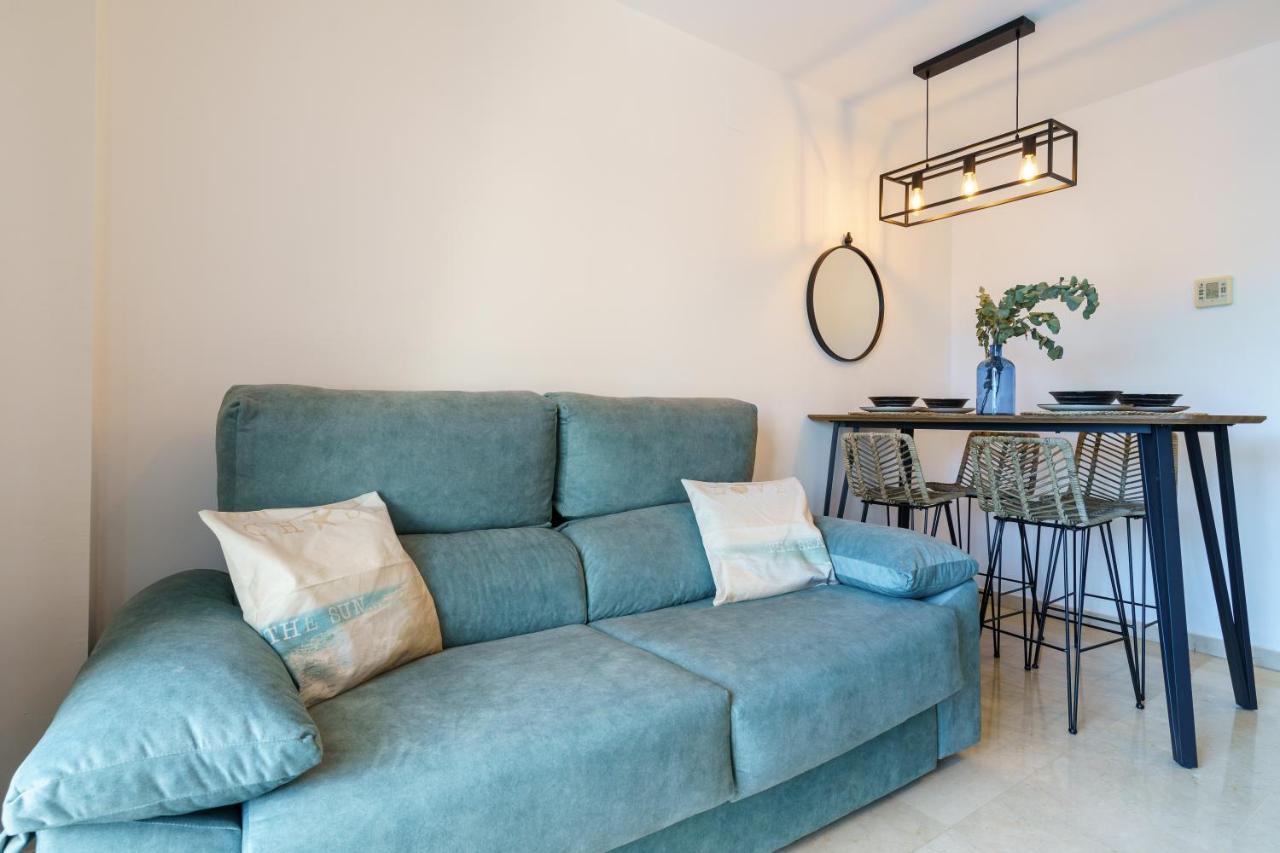 Apartment 2nd Line From The , Seaviews + Parking &pool *