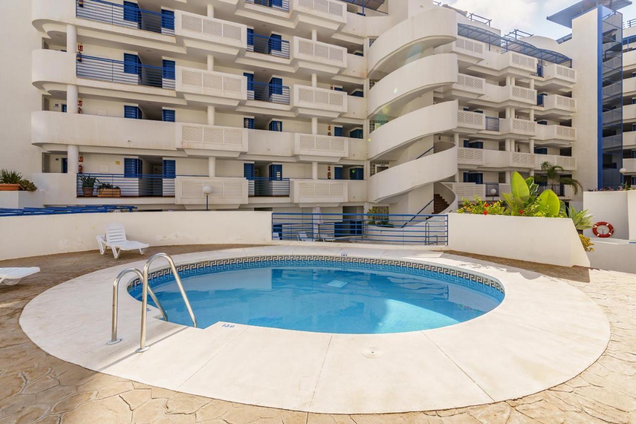 2nd Line From The , Seaviews + Parking &pool Apartment