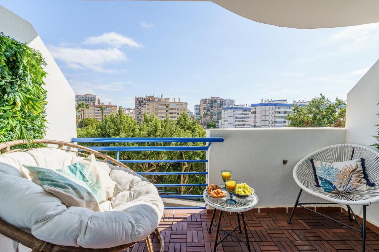 2nd Line From The , Seaviews + Parking &pool Apartment Benalmadena