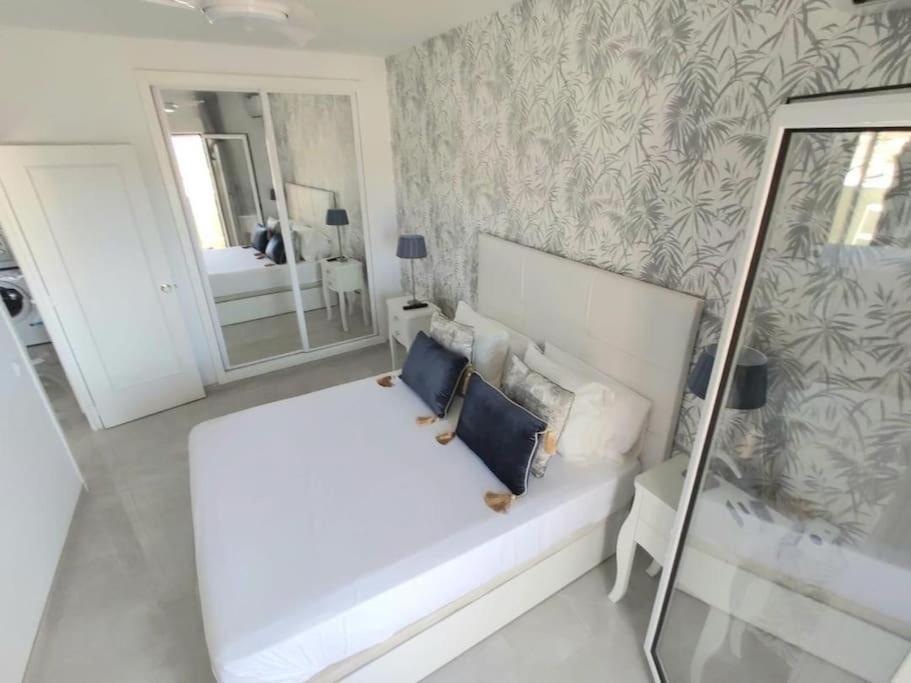 Lux. Frontbeach-terrace. 5 Pools.tv. 2 A.c.netflix Apartment