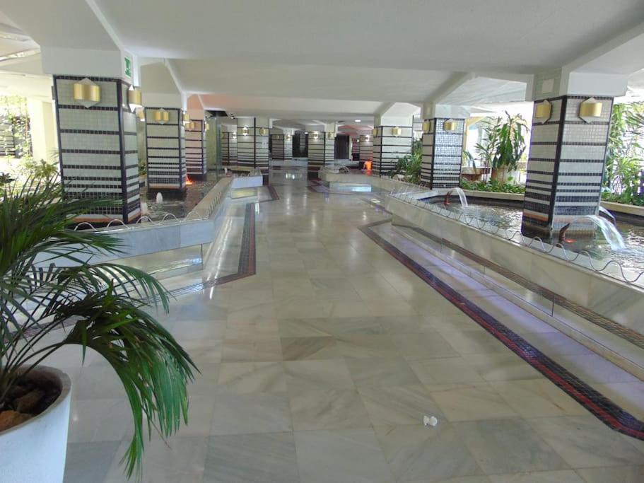 Lux. Frontbeach-terrace. 5 Pools.tv. 2 A.c.netflix Apartment
