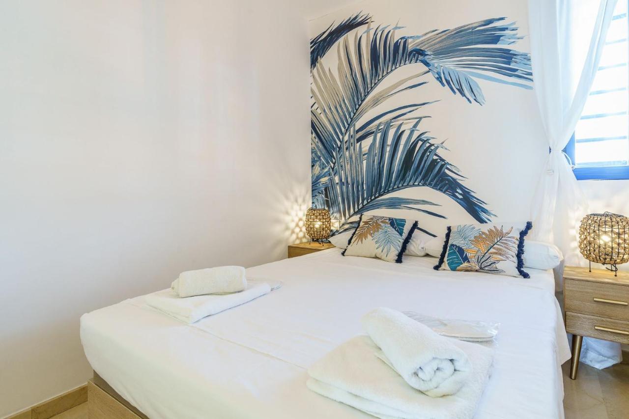 2nd Line From The , Seaviews + Parking &pool Apartment *
