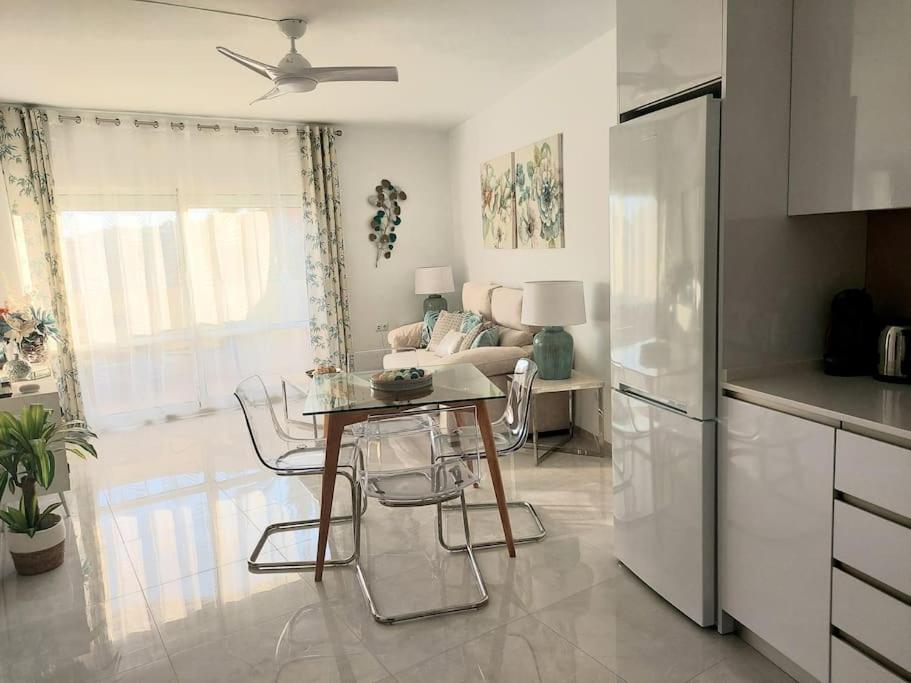 Lux. Frontbeach-terrace. 5 Pools.tv. 2 A.c.netflix Apartment *