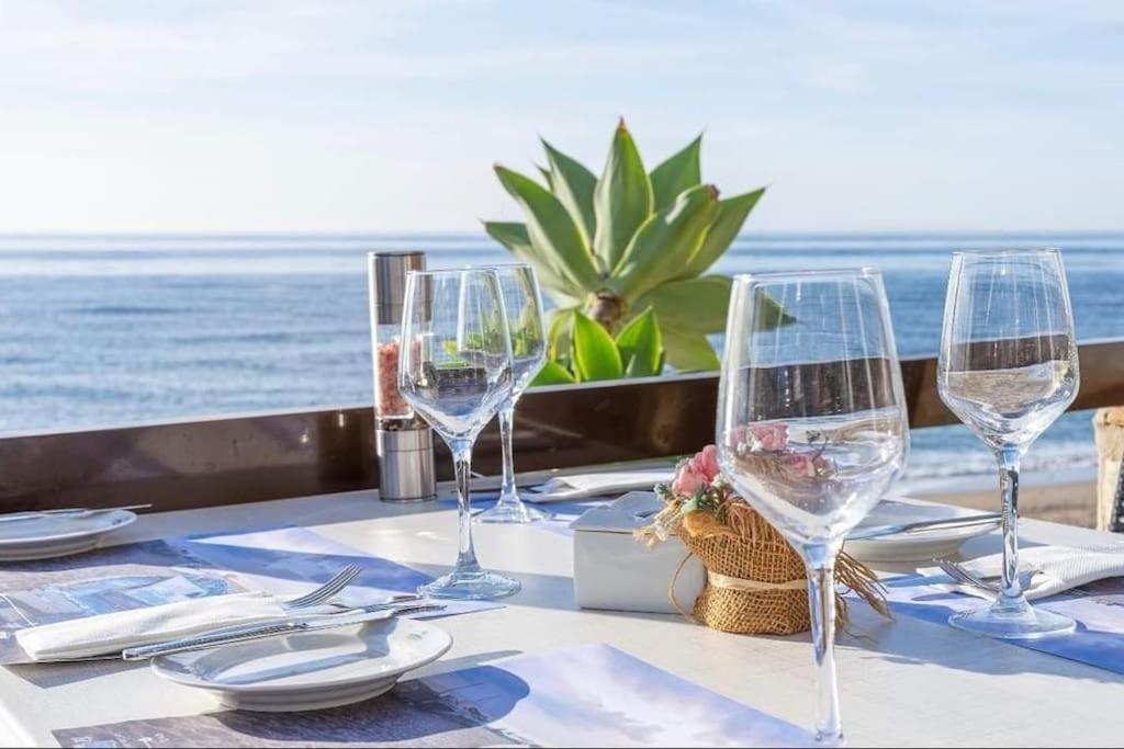 Lux. Frontbeach-terrace. 5 Pools.tv. 2 A.c.netflix *