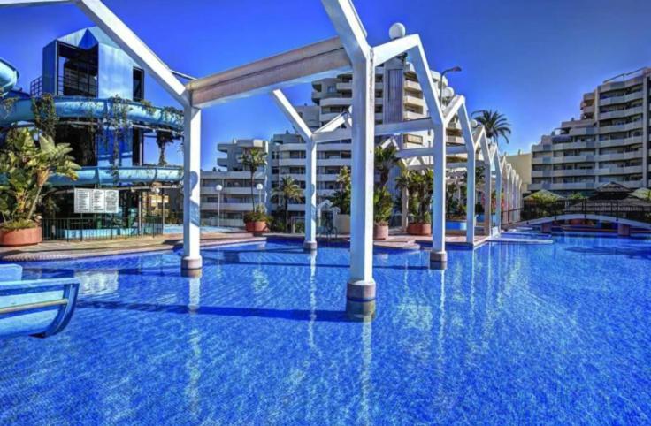 Benal 2bdr Beachfront With Water Park Apartment