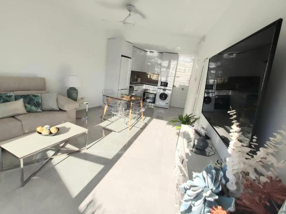 Lux. Frontbeach-terrace. 5 Pools.tv. 2 A.c.netflix Apartment