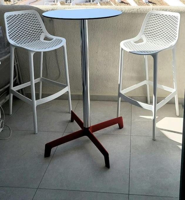 Apartment Lux. Frontbeach-terrace. 5 Pools.tv. 2 A.c.netflix