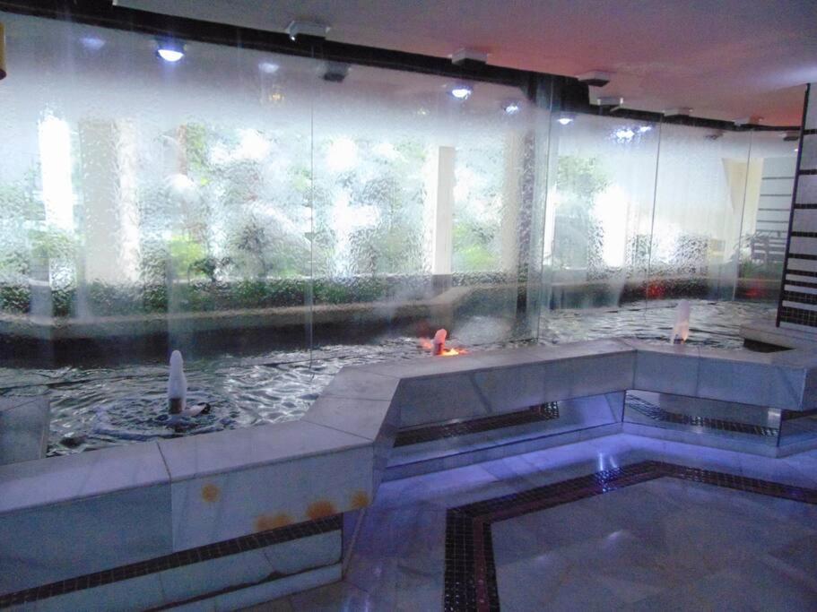 Lux. Frontbeach-terrace. 5 Pools.tv. 2 A.c.netflix
