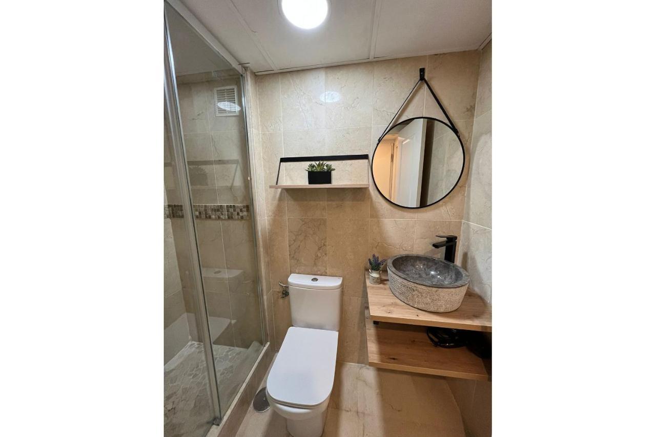 Apartment 2nd Line From The , Seaviews + Parking &pool Benalmadena