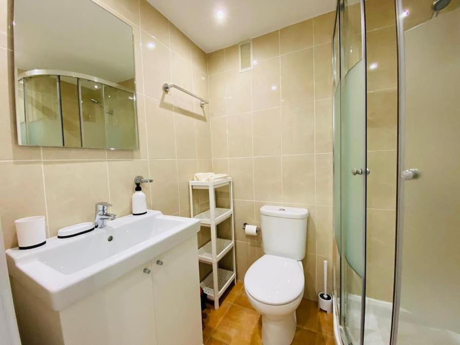 Benalbeach - Precioso Estudio En Con Piscinas, Parque Acuatico Y Zonas De Ocio, Playa A 100 Metros Benalmádena