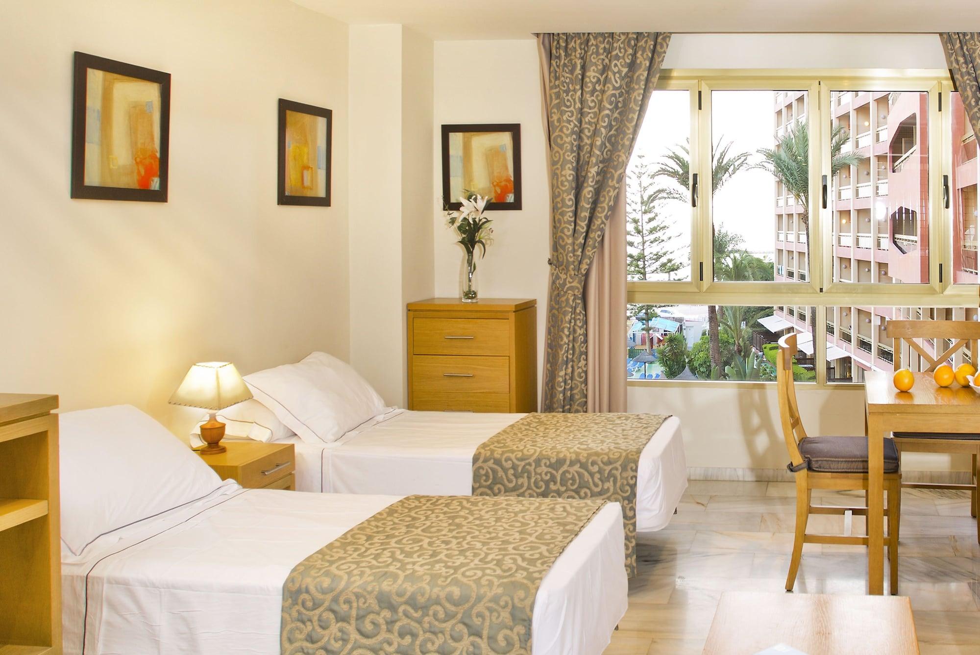 Sunset Club Aparthotel 4*