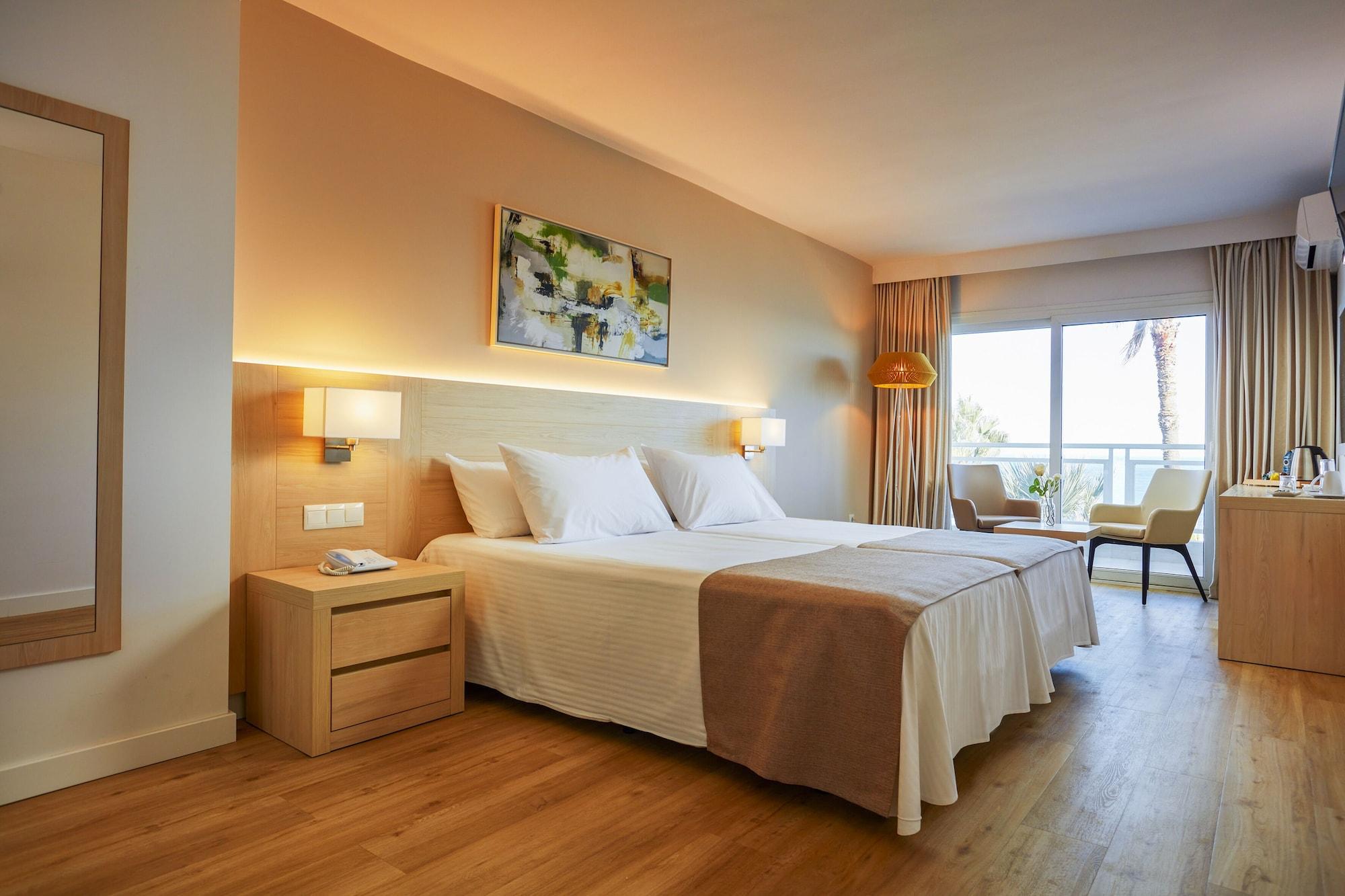 Arenas Hotel 4*