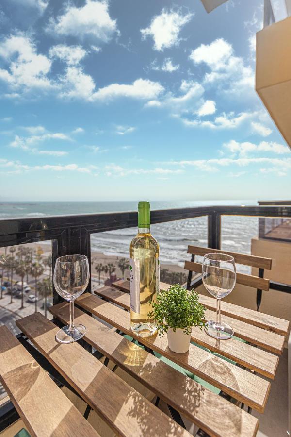 Beachfront With Spectacular Views And Swimming Pool