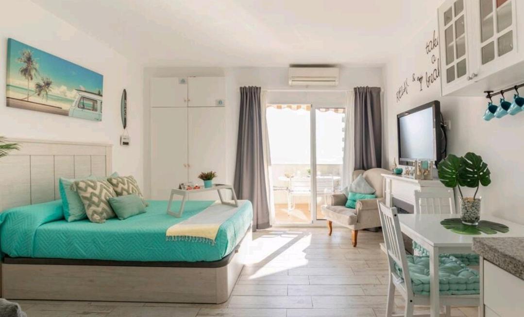 El Estudio De La Playa Benalbeach Holidays Deluxe *