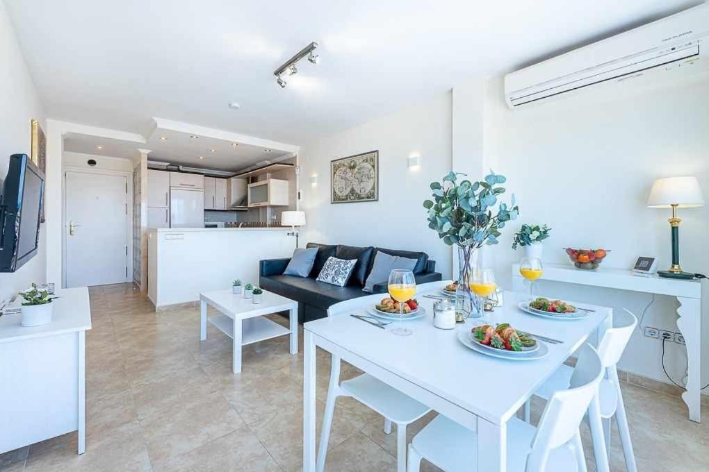 797 Rentals- Espectacular Piso Con Vista Al Mar Y Al Puerto Apartment Benalmadena