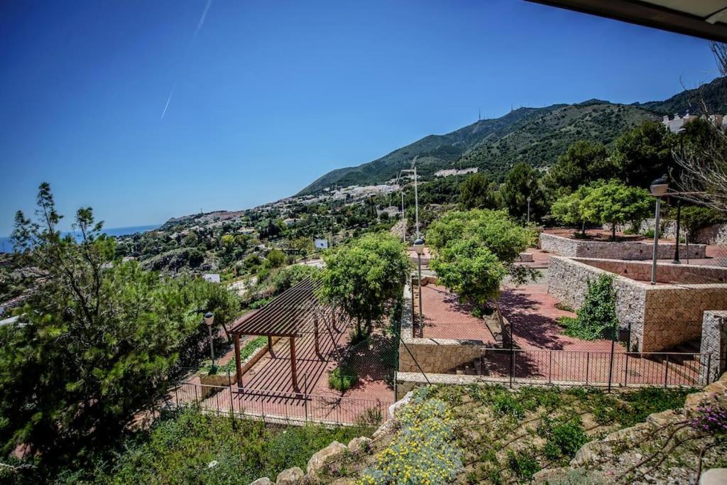 Luxury Serenity Benalmadena, 4 Bedrooms Apartment *