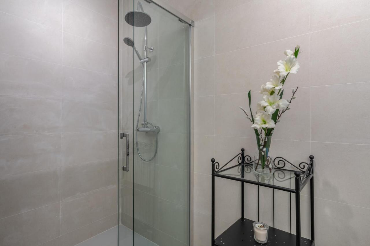Seaviews And Heated Pool By Costarentals - Ref 144