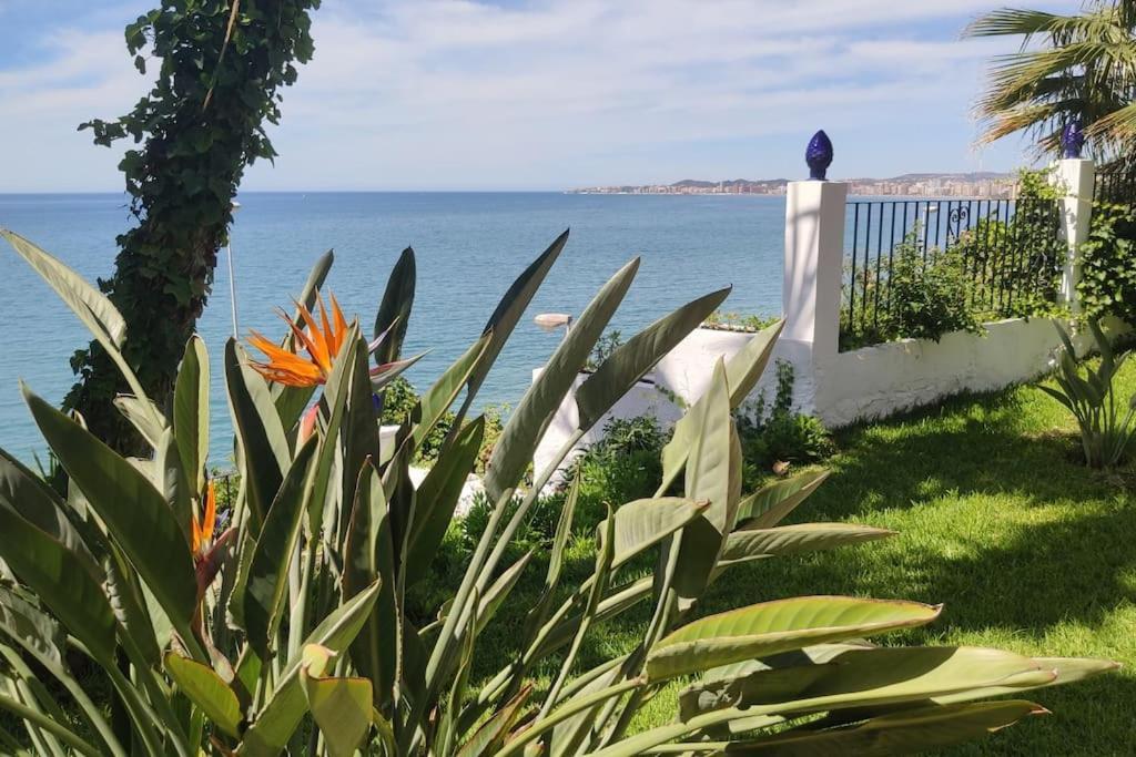 Mediterranean - Sea Views & Heatable Pool Villa *