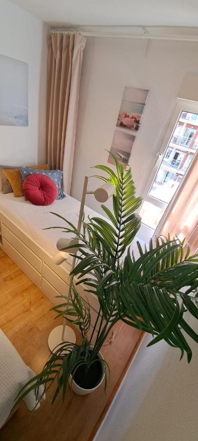 In Jupiter 5 Pools Apartment *