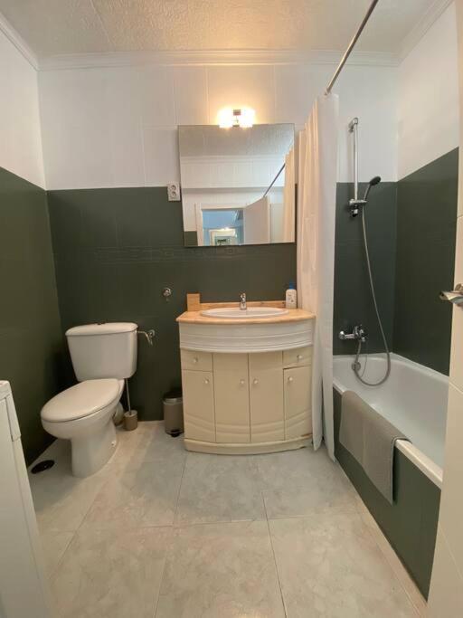 Appartement 1 Bedroom Beachfront With Spectacular Sea Views! Benalmádena