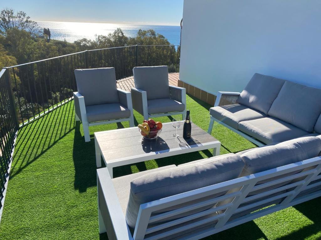 Tranquil 3 Bed With Private Pool + Sea View! *
