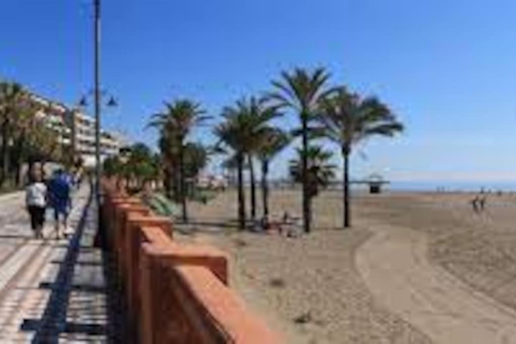 1 Bedroom Beachfront With Spectacular Sea Views! Appartement *