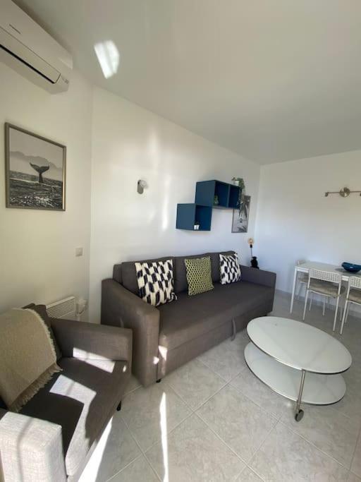 1 Bedroom Beachfront With Spectacular Sea Views!