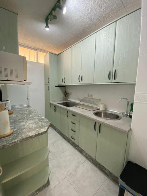 Appartement 1 Bedroom Beachfront With Spectacular Sea Views! *