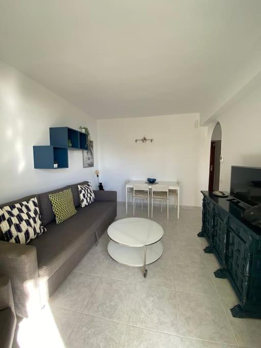 1 Bedroom Beachfront With Spectacular Sea Views! Appartement *