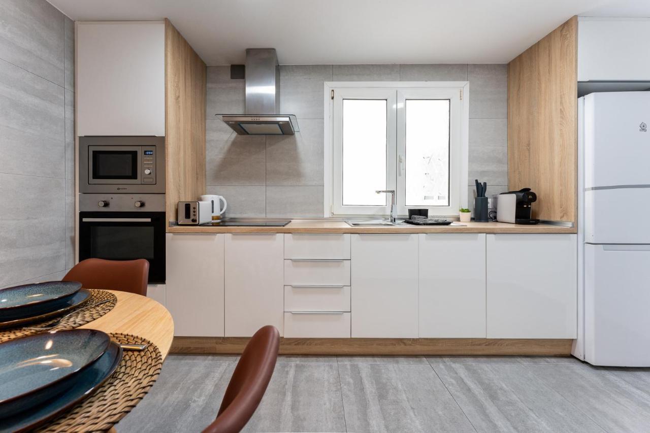 Beachfront Retreat Big Balcony And City Sea Views Appartement