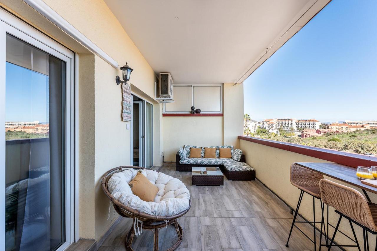 Apartment Beachfront Retreat Big Balcony And City Sea Views
