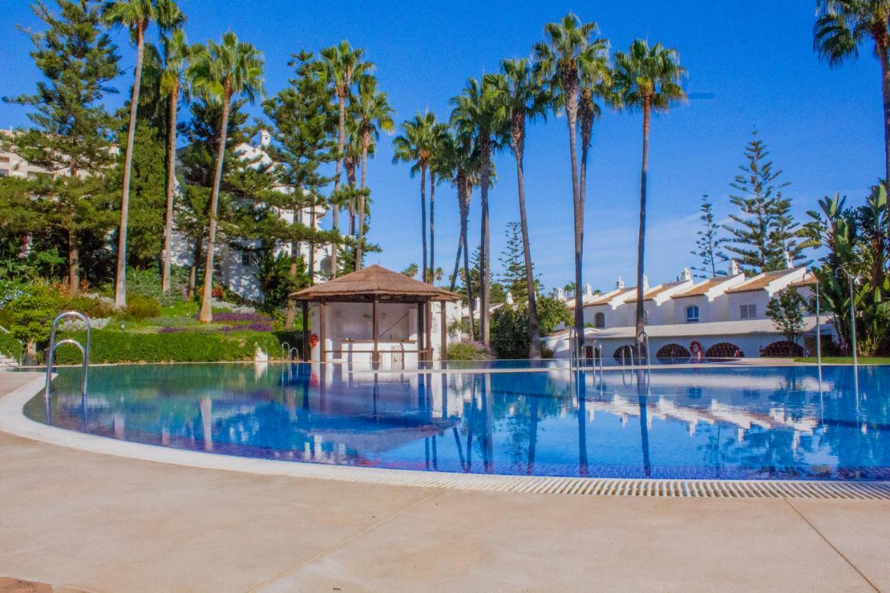 Benalgolf: Seaside With Private Bbq Backyard