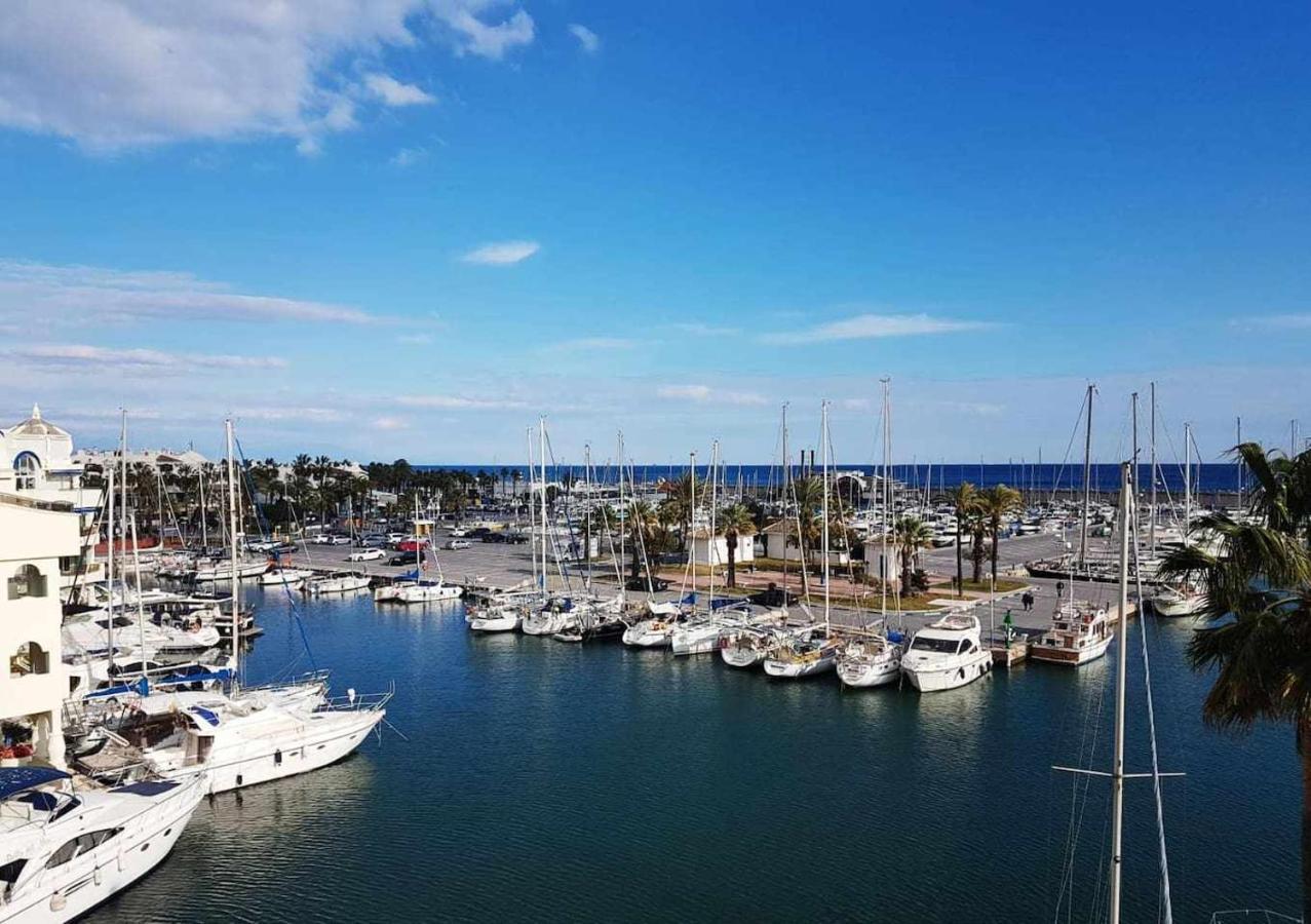 Lujoso En De La Isla De Puerto Marina