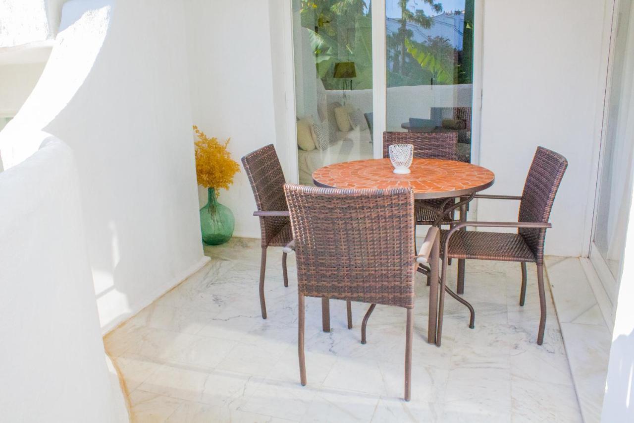 Benalgolf: Seaside With Private Bbq Backyard Apartment *