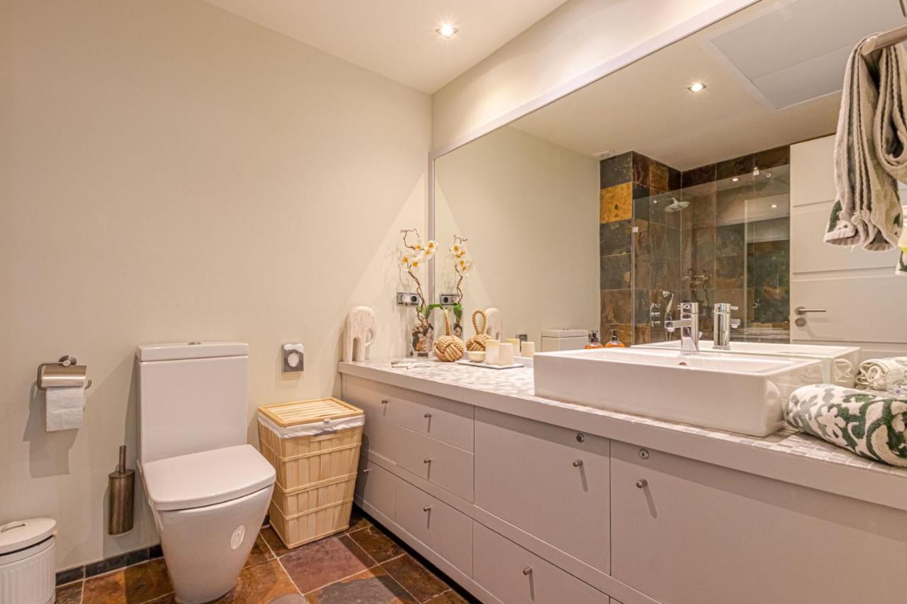 Luxury Waterfront Apartment *