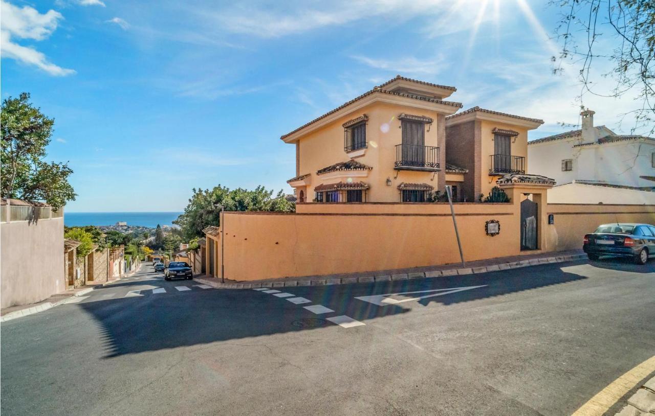 In With 5 Bedrooms, Wifi And Outdoor Swimming Pool * Benalmadena
