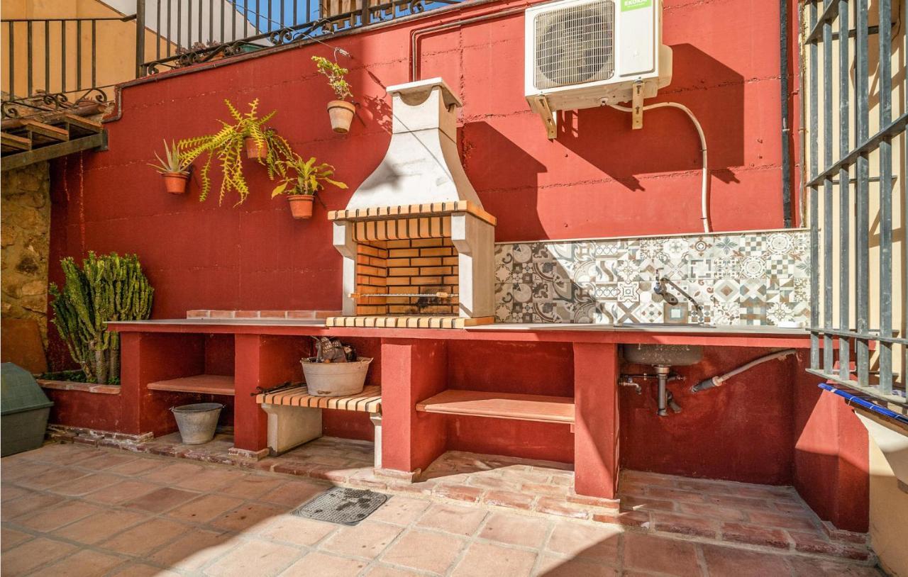 In With 5 Bedrooms, Wifi And Outdoor Swimming Pool Benalmadena