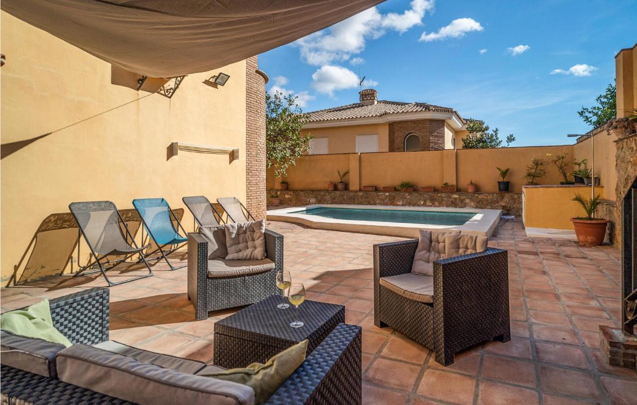 Holiday home In With 5 Bedrooms, Wifi And Outdoor Swimming Pool