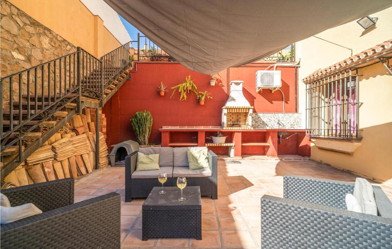 Holiday home In With 5 Bedrooms, Wifi And Outdoor Swimming Pool