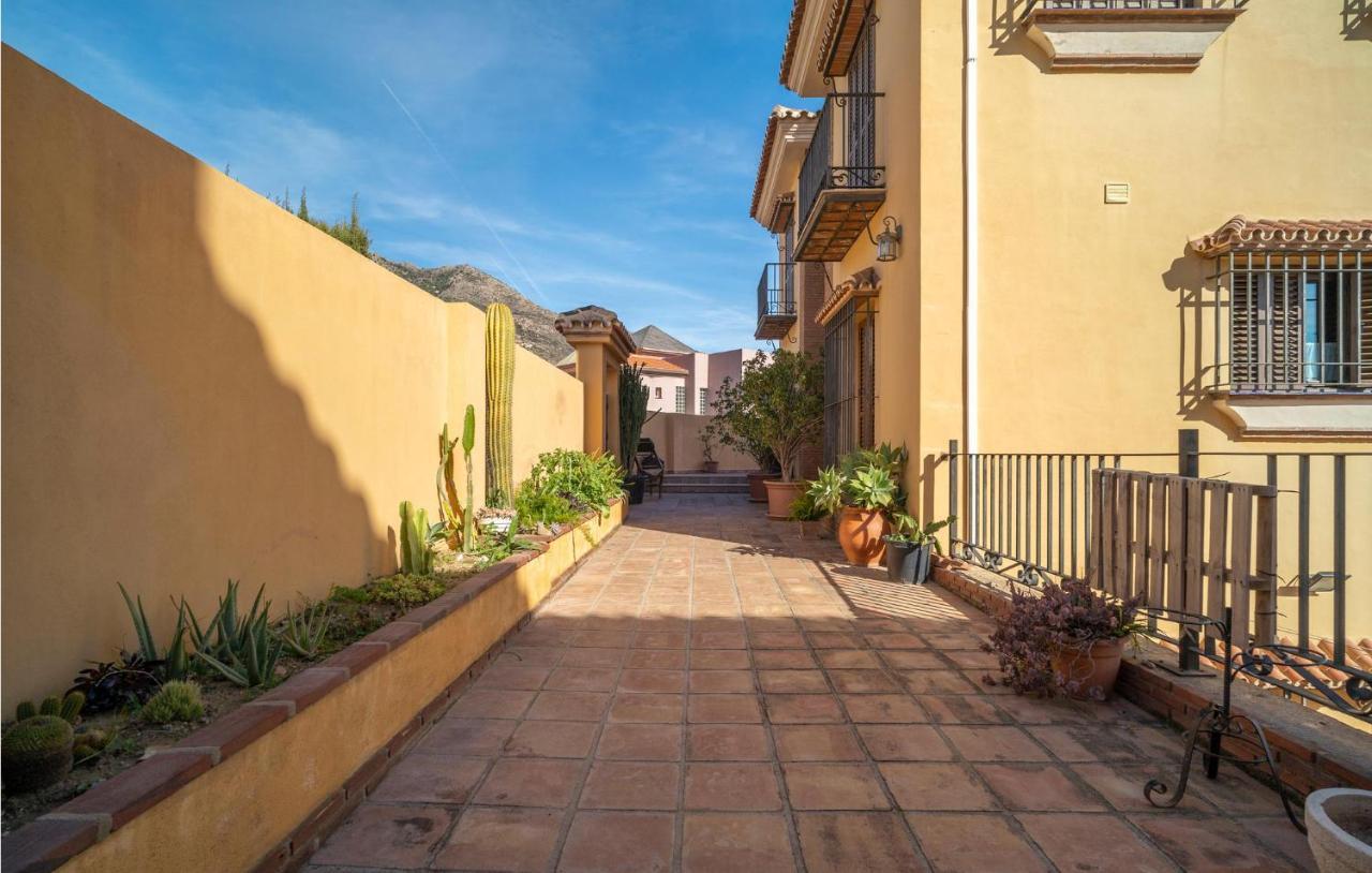 In With 5 Bedrooms, Wifi And Outdoor Swimming Pool * Benalmadena