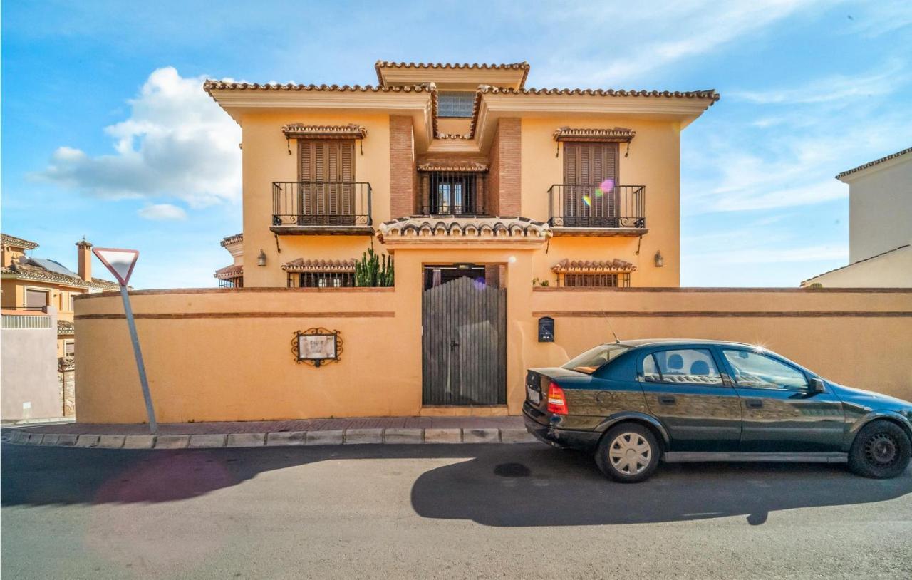 In With 5 Bedrooms, Wifi And Outdoor Swimming Pool Vakantiehuis Benalmádena