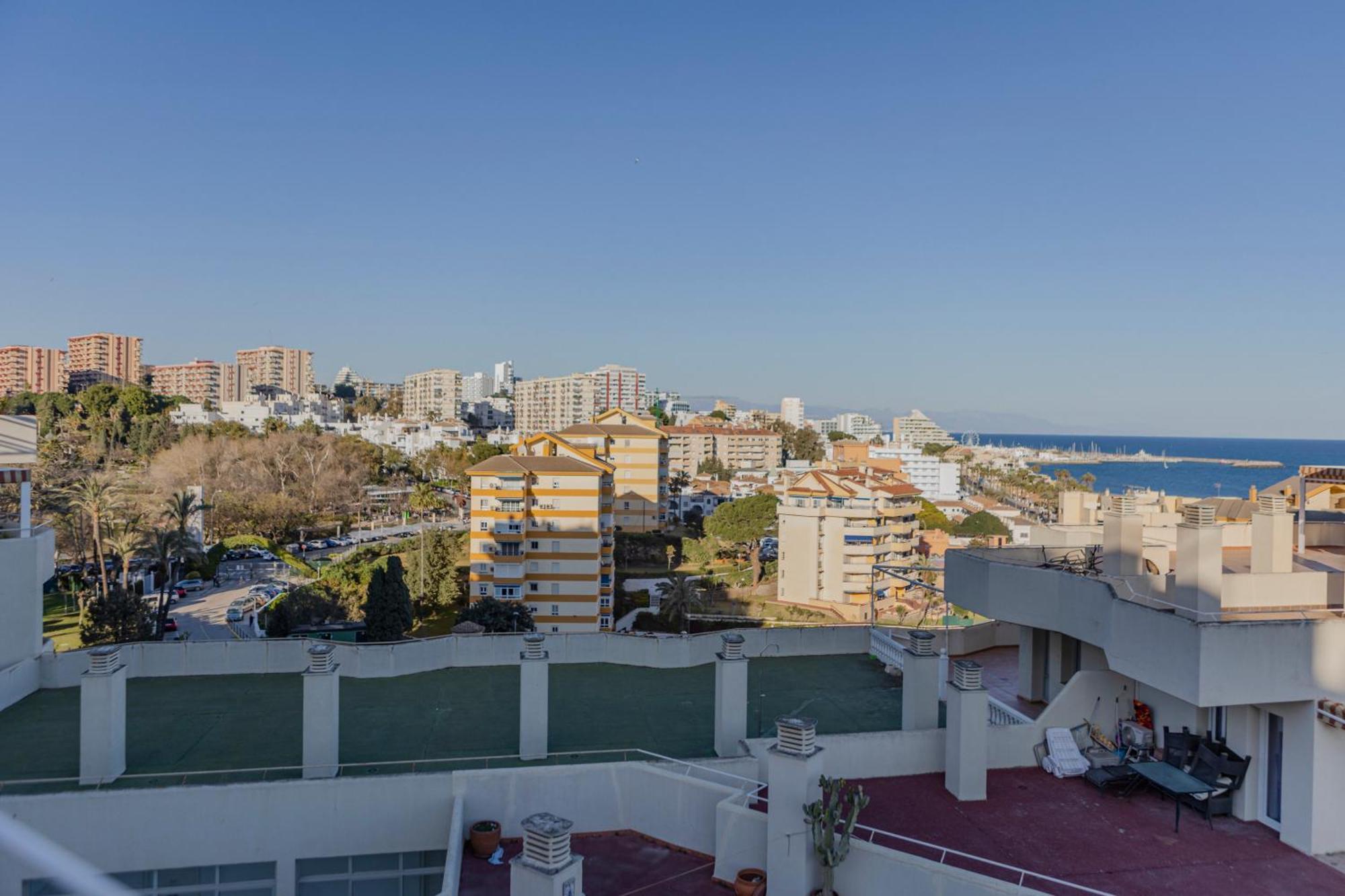 Benalbeach Penthouse Sea View Aparthotel *