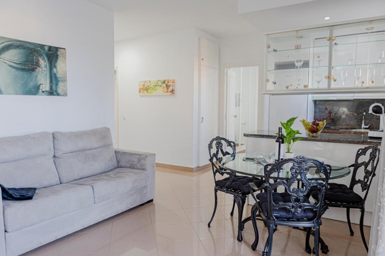 Aparthotel Benalbeach Penthouse Sea View