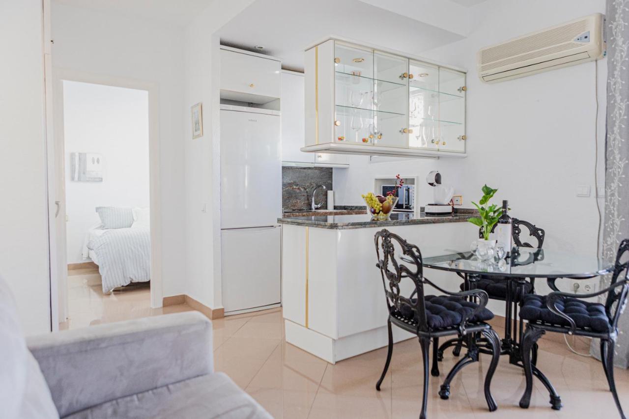 Aparthotel Benalbeach Penthouse Sea View