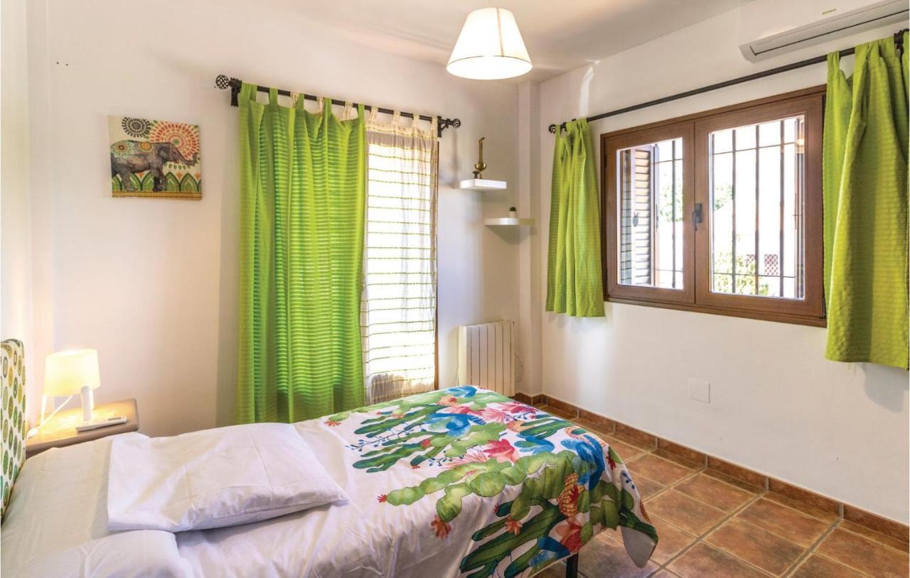 In With 5 Bedrooms, Wifi And Outdoor Swimming Pool Holiday home Benalmadena