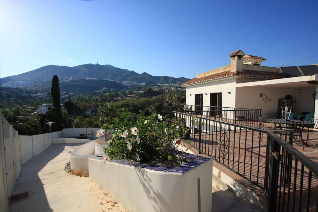 Private With Pool, Casa Torre Bonita Villa *