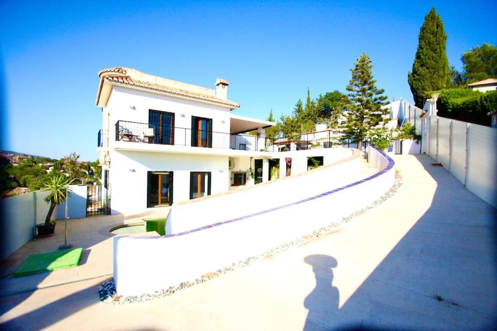 Villa Private With Pool, Casa Torre Bonita