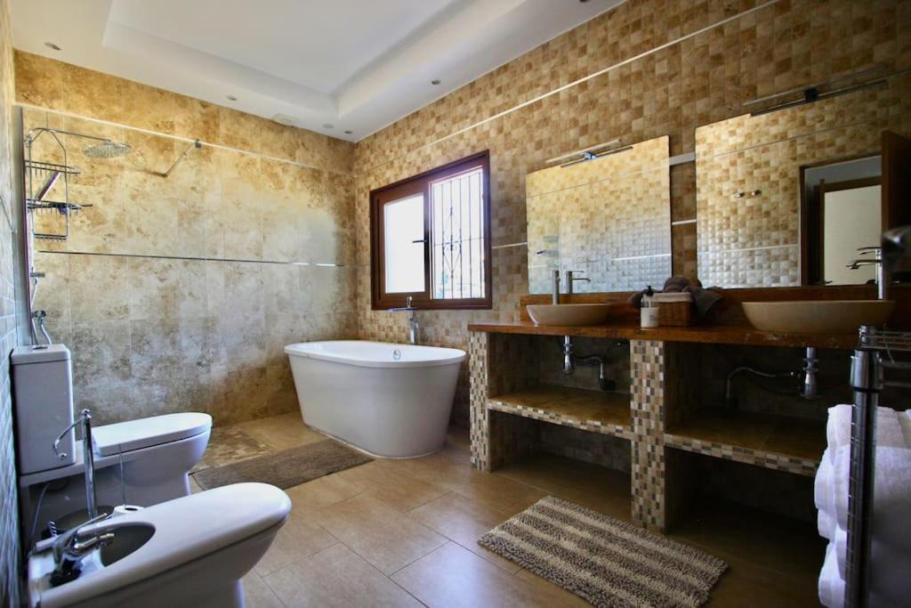 Private With Pool, Casa Torre Bonita