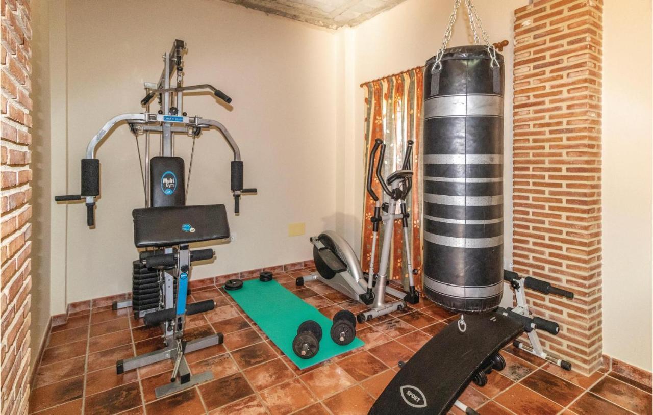 In With 5 Bedrooms, Wifi And Outdoor Swimming Pool Benalmadena